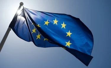 Gli Usa difendono i propri interessi mentre l'Ue resta paralizzata
