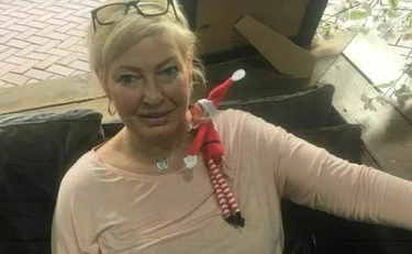 "Mia mamma graffiata da un cagnolino, pochi mesi dopo è morta", la tragica storia di Yvonne Ford