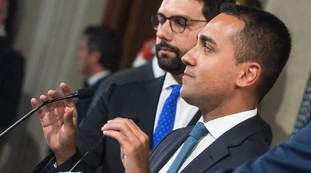 Reddito di cittadinanza usato per comprare droga da spacciare: 4 arresti in Liguria, il caso che imbarazza il M5s