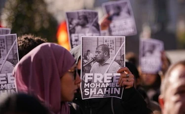 Torino, imam espulso perché inneggia alla strage? Avs protesta in strada