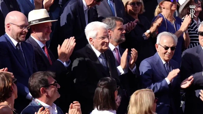 Mattarella alla finale degli Internazionali, standing ovation al Centrale