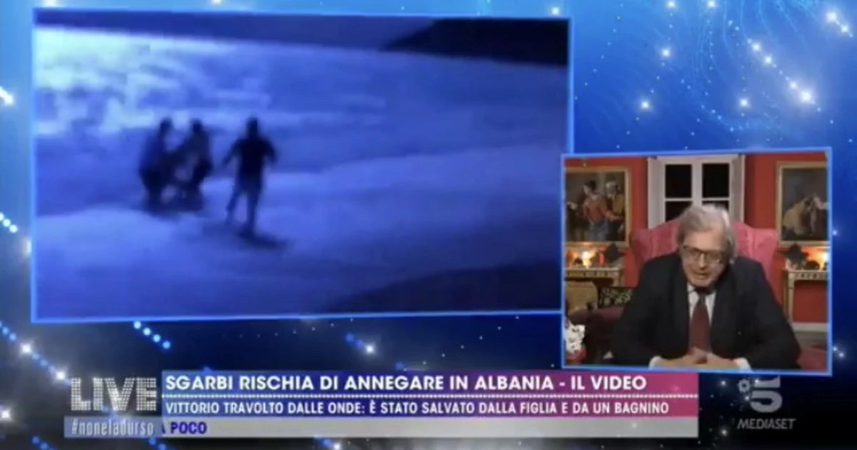 Live-Non è la D'Urso, Vittorio Sgarbi: "Stavo per morire senza mutande", il dettaglio lascia di sasso