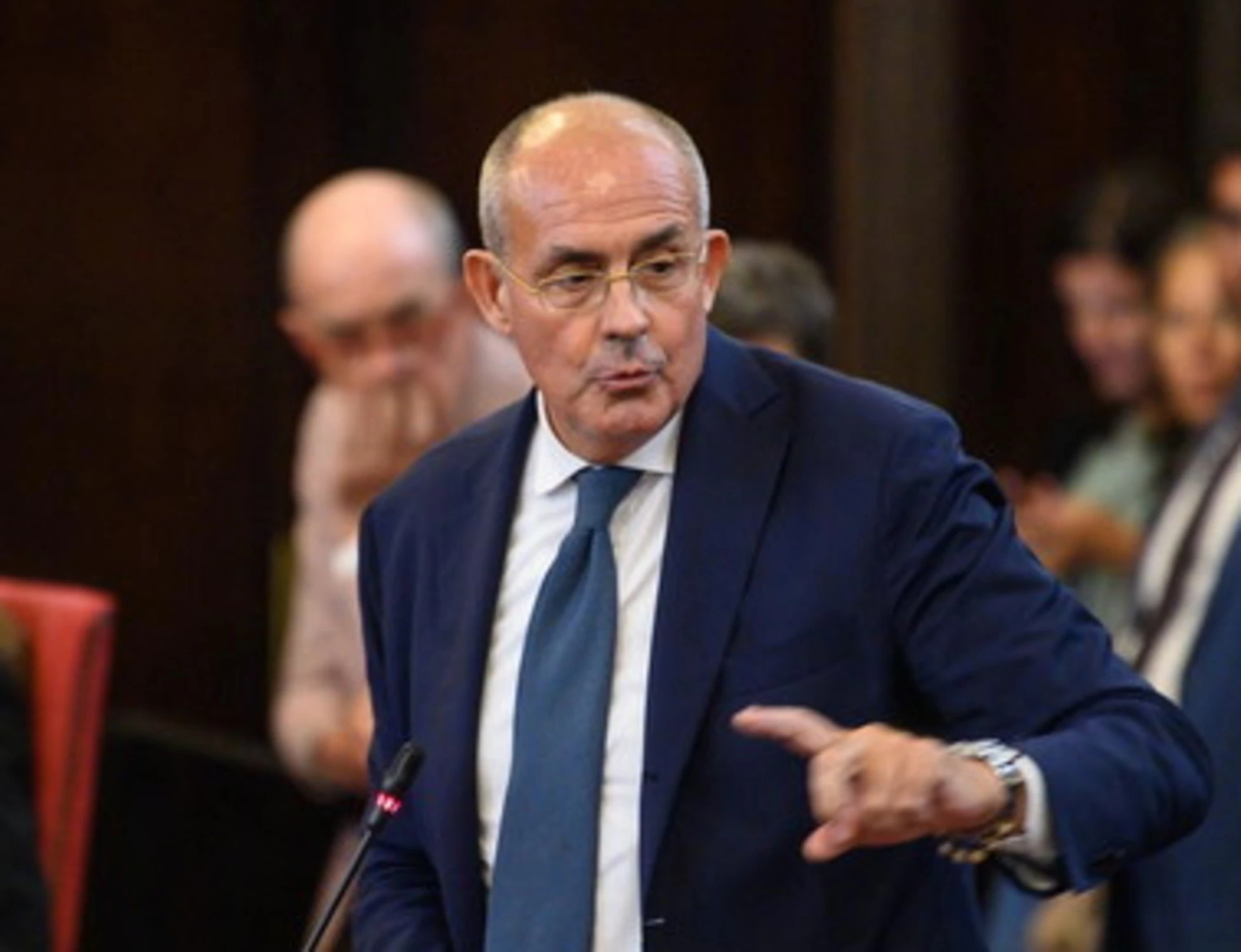 Beppe Sala, Marcora di FdI picchia duro: "Piccolo sindaco, risponda alle domande"