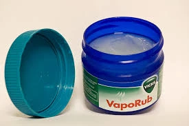 Vicks VapoRub, lo avete sempre messo sul pettoSbagliato: ecco il posto migliore
