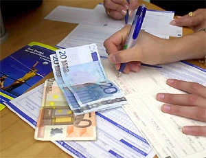 Crisi, aumenti record in 10 anni: boom tariffe di acqua, gas e rifiuti