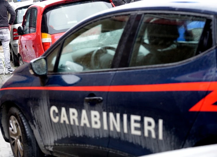 Napoli, donna uccisa a colpi di pistola dopo aver lasciato i figli a scuola