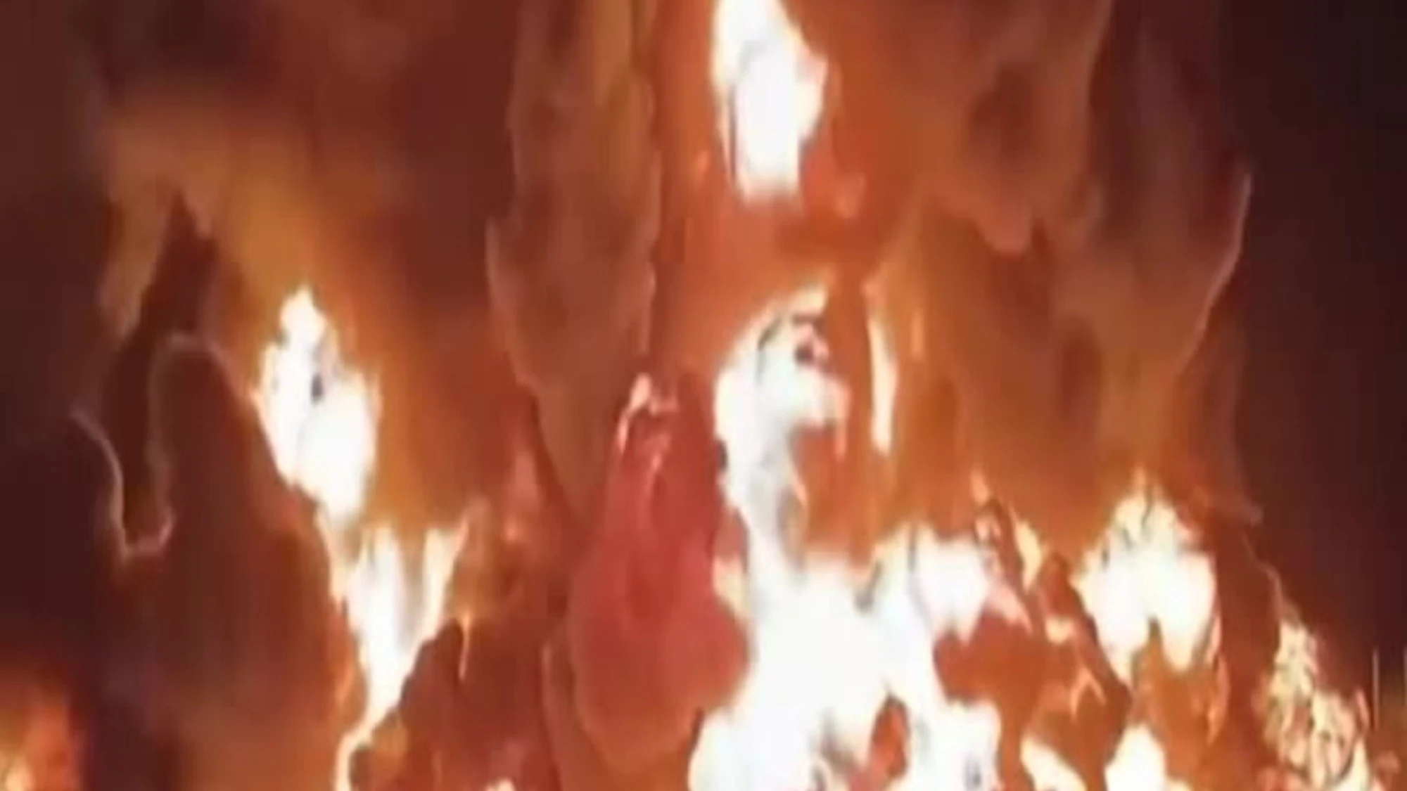 Ucraina, droni russi su Odessa: si scatena un vasto incendio