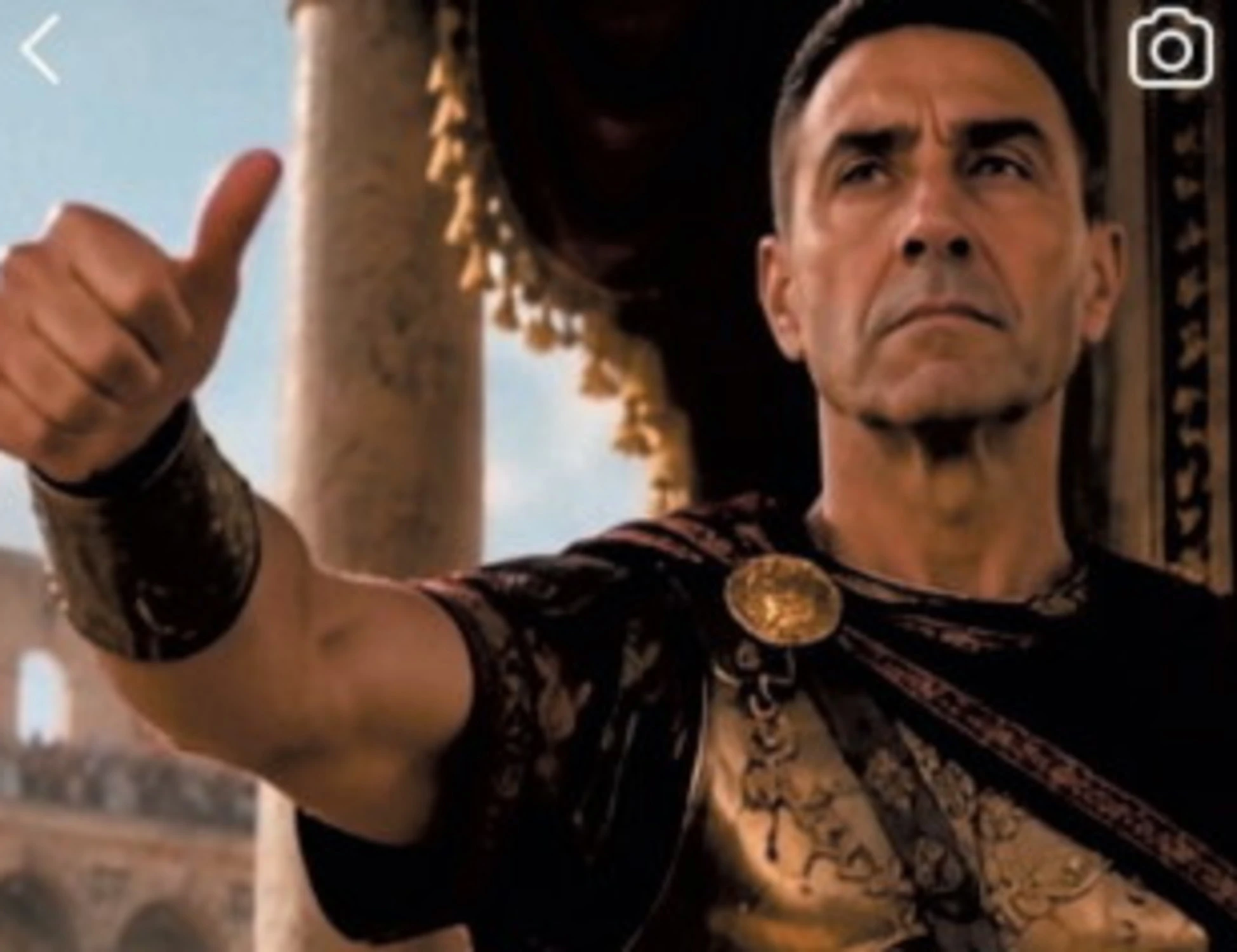 Vannacci, il video virale sui social del generale-imperatore fa impazzire la sinistra