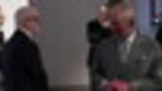 Re Carlo III arriva all'inaugurazione della London Fashion Week