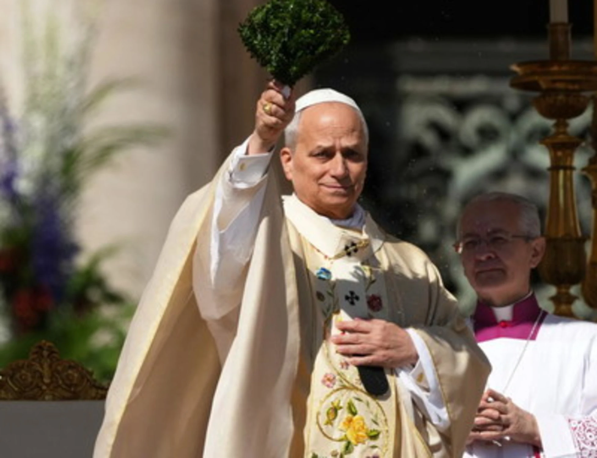 Papa Leone, la prima omelia di Pasqua: "A volte sembra che Dio non esista, ma..."