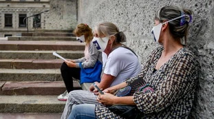 Coronavirus, il bollettino del 14 luglio: calano i contagi e i ricoveri ma aumentano i morti
