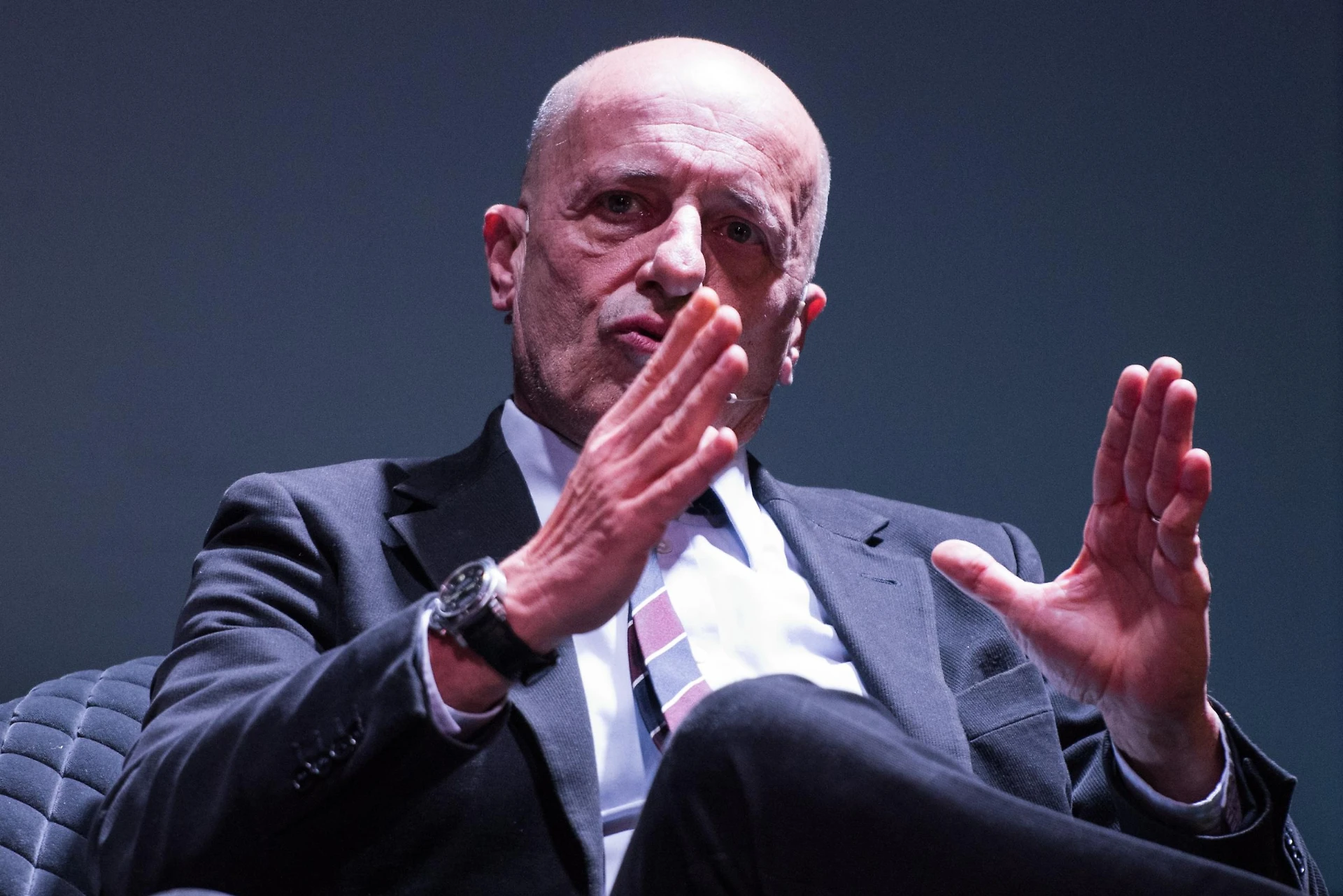 Alessandro Sallusti umilia il Fatto quotidiano: "Beppe Grillo in galera, Marco Travaglio a processo"