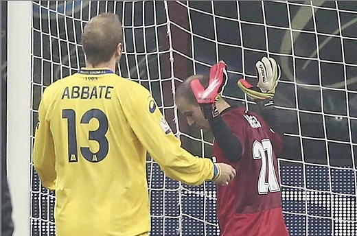 Coppa Italia, Inter avanti col 2-0 sul Verona: Palacio va in porta e fa miracoli