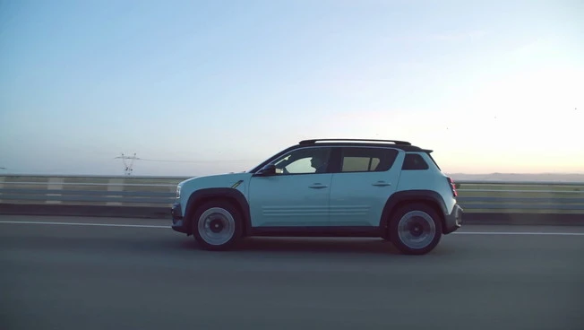 Renault 4 E-Tech Electric, versatilità personalizzata