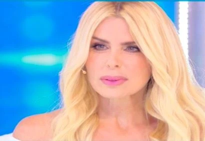 Loredana Lecciso e la figlia Jasmine Carrisi, foto dietro le quinte di Live - Non è la D'Urso: tsunami social