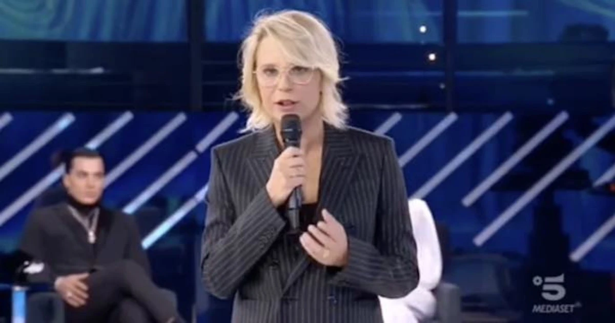 Maria De Filippi, la confessione sulla Rai scuote Mediaset: "Guardo su e giù"
