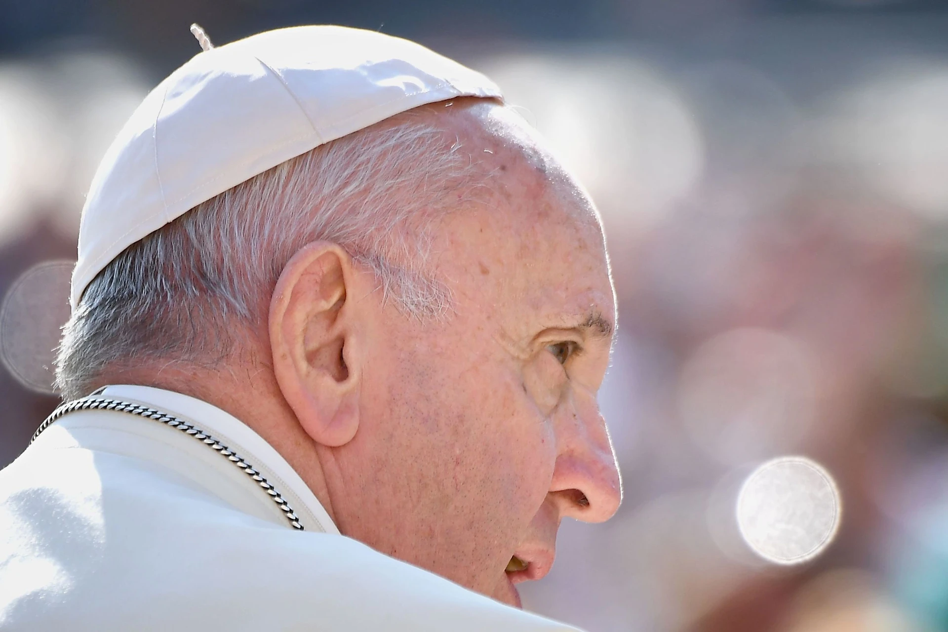 Papa Francesco fa saltare tre cardinali del Consiglio dei 9: un terremoto in Vaticano