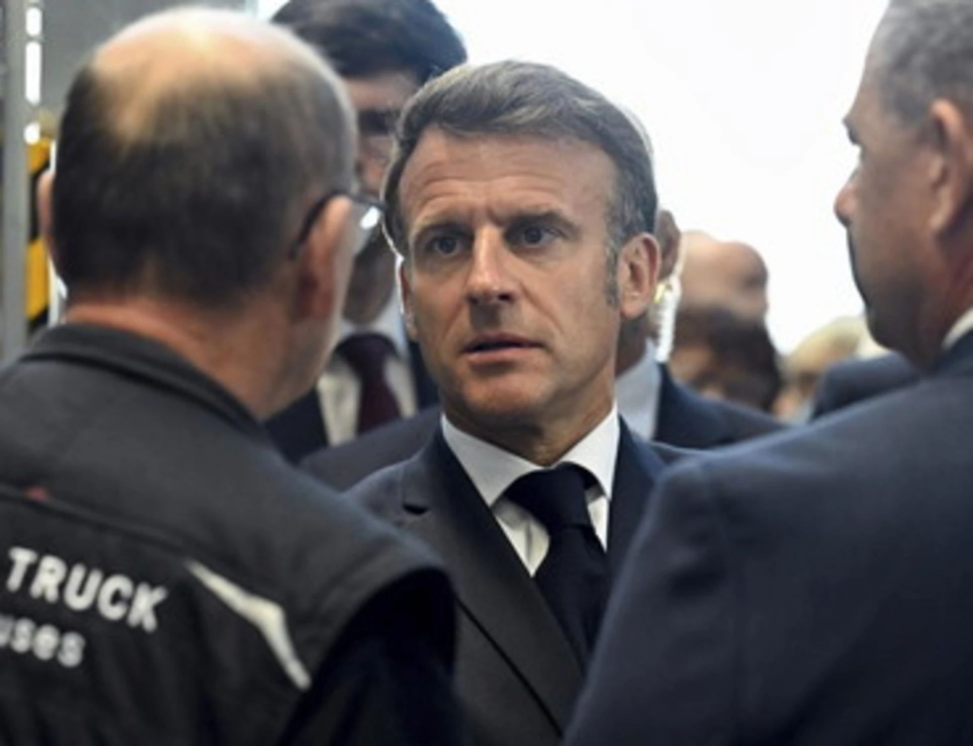 A Cannes la grandeur di Macron resta in mutande