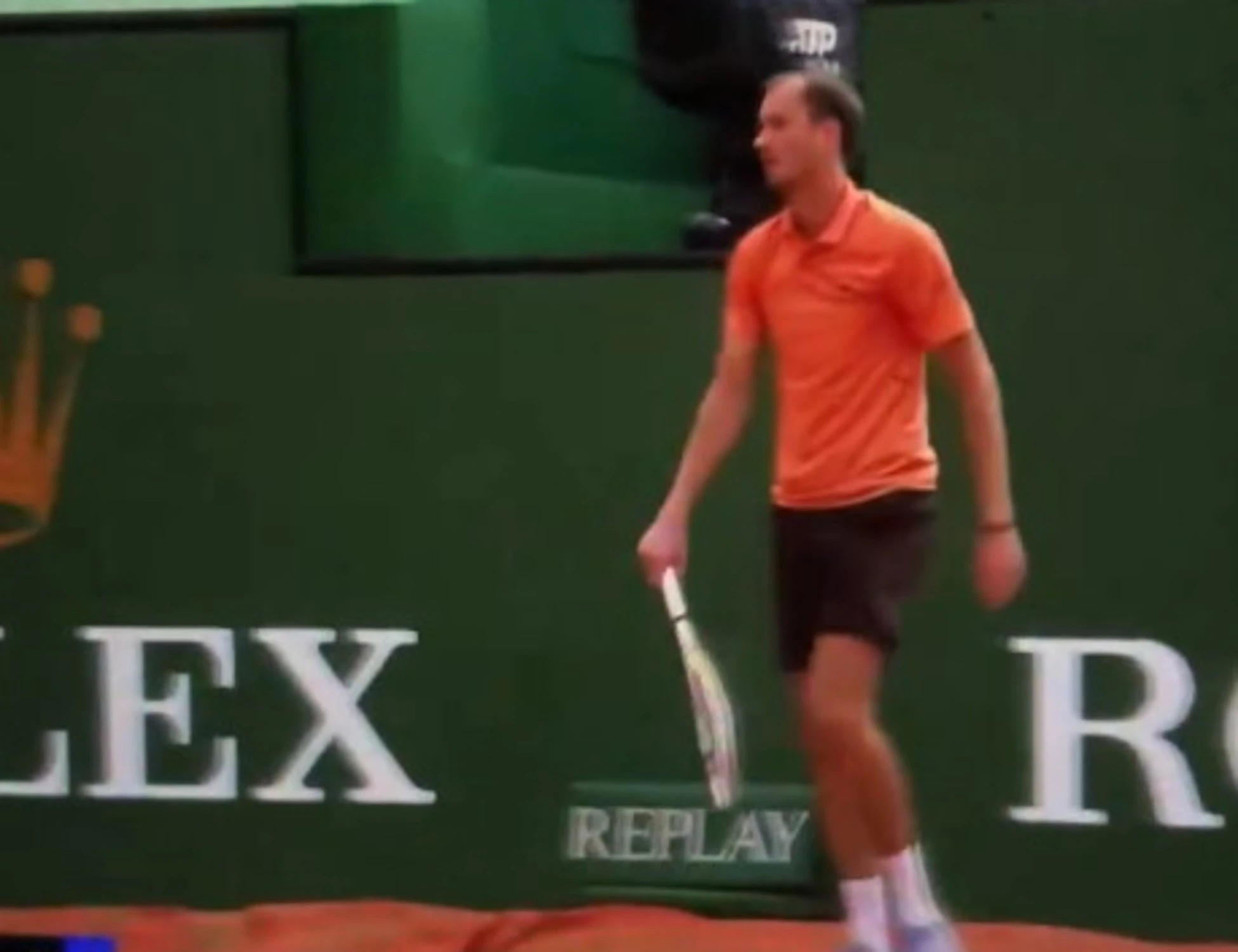 Berrettini lo distrugge? Medvedev perde la testa: come riduce la racchetta Video