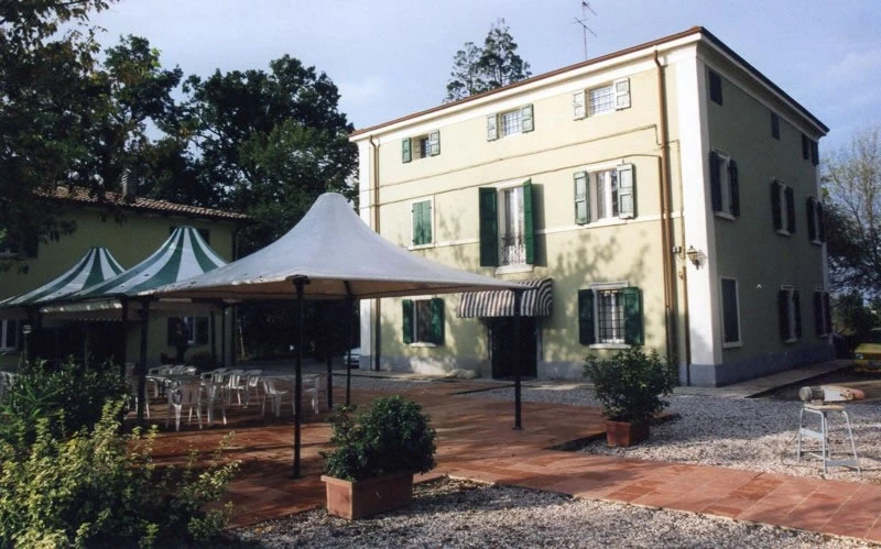 Modena, la coop sotto accusa: immigrati costretti a vivere in situazioni disumane