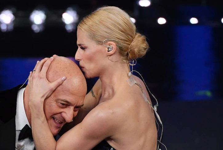 Sanremo 2019, Michelle Hunziker e la sconcertante sorpresa: quando si gira... cosa si vede