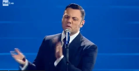Sanremo 2020, Tiziano Ferro e il monologo finale: "Non sono sbagliato, 40 anni dalla parte dei più deboli"