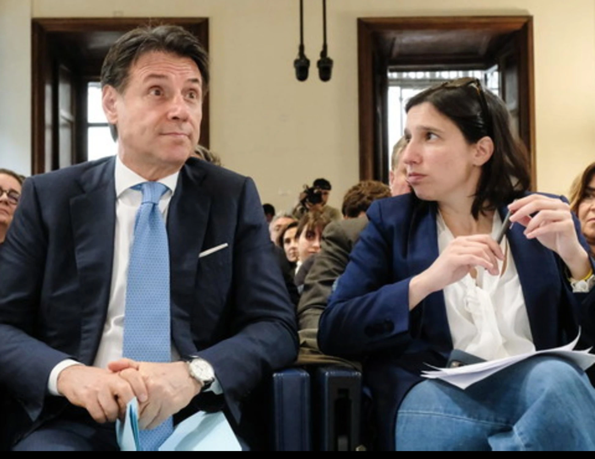 "Non è chiuso niente". Salta tutto? De Luca, una granata su Conte e Schlein
