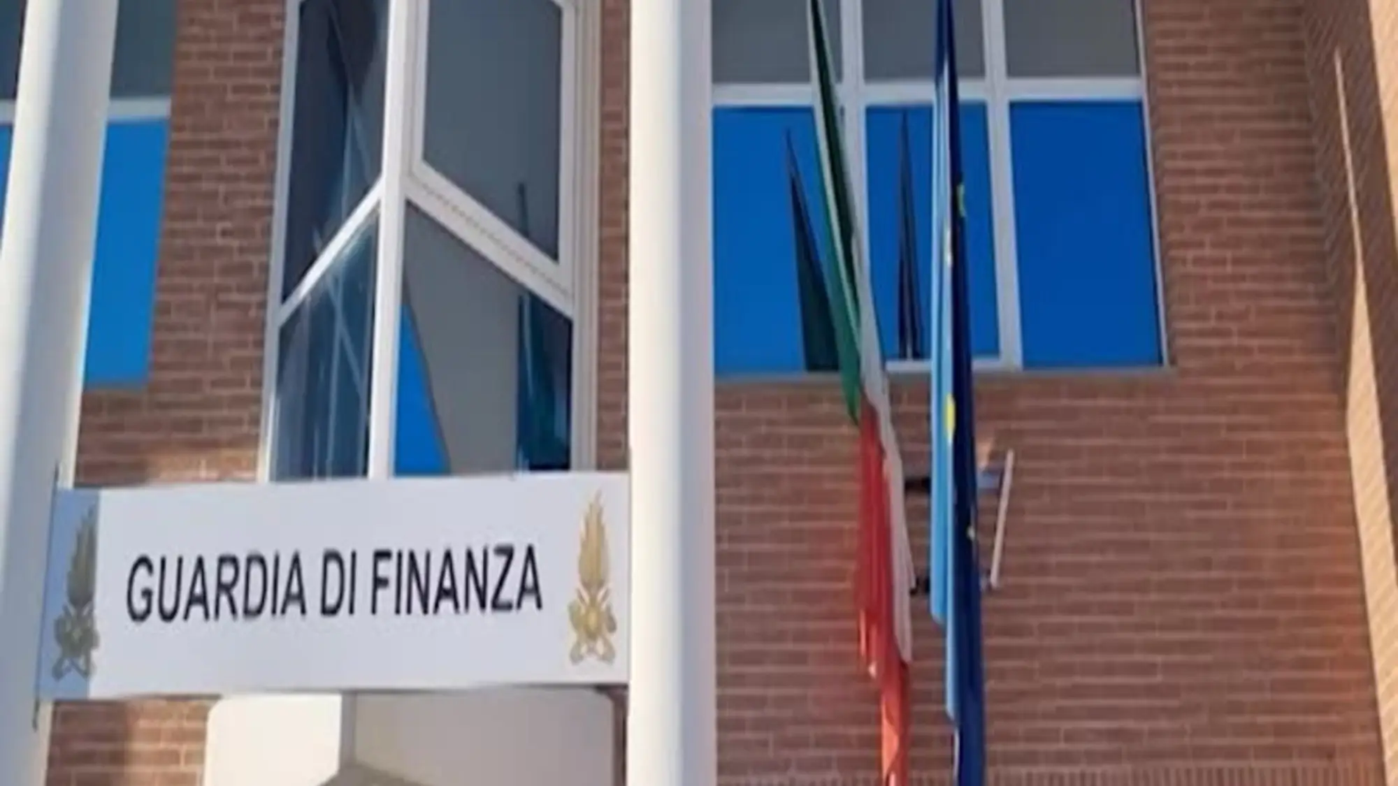 Livorno, Labubu contraffatti: le immagini del maxi sequestro a Cecina e Pisa