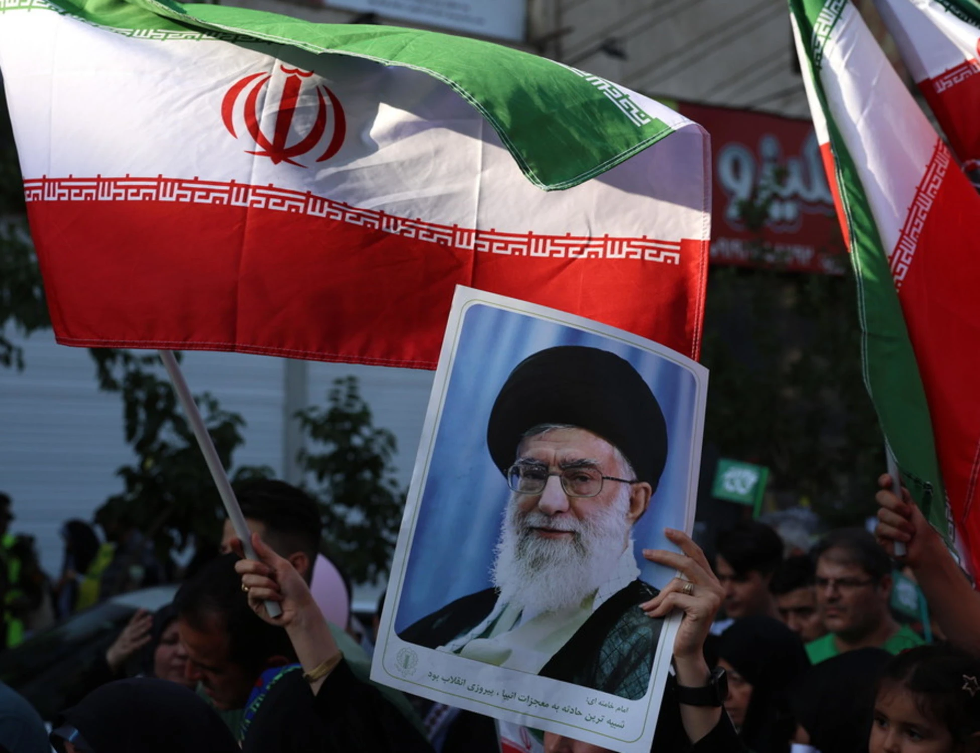 Iran, dal giallo Khamenei all'eliminazione dei Pasdaran: "Sterminateli tutti, ma..."