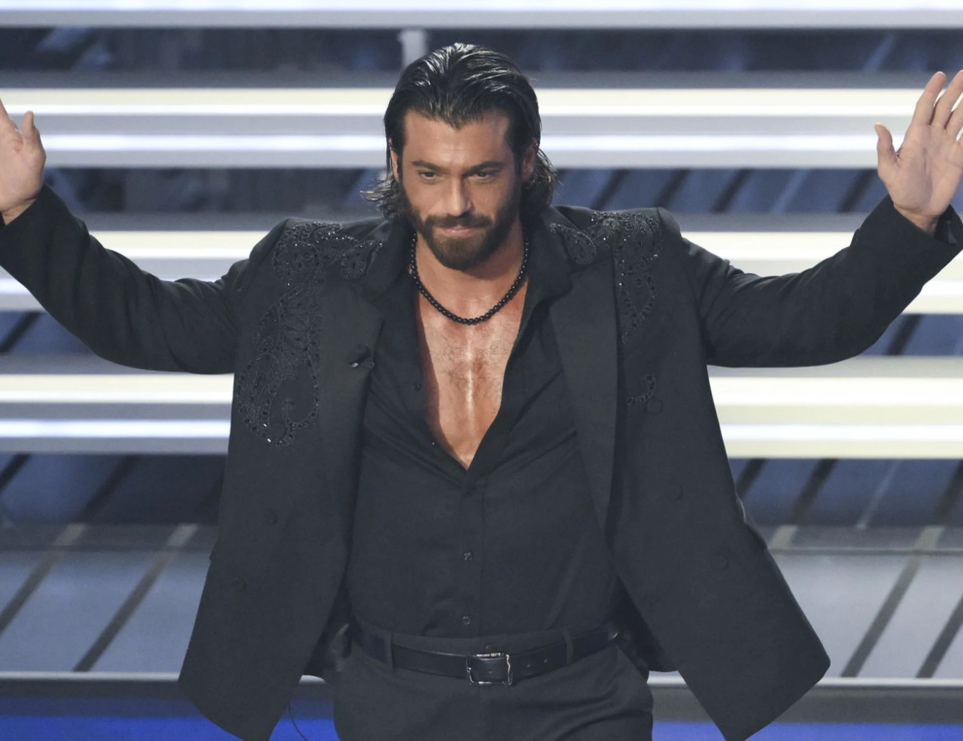Sanremo 2026, il diktat di Can Yaman sulle telecamere: il rumor scuote l'Ariston