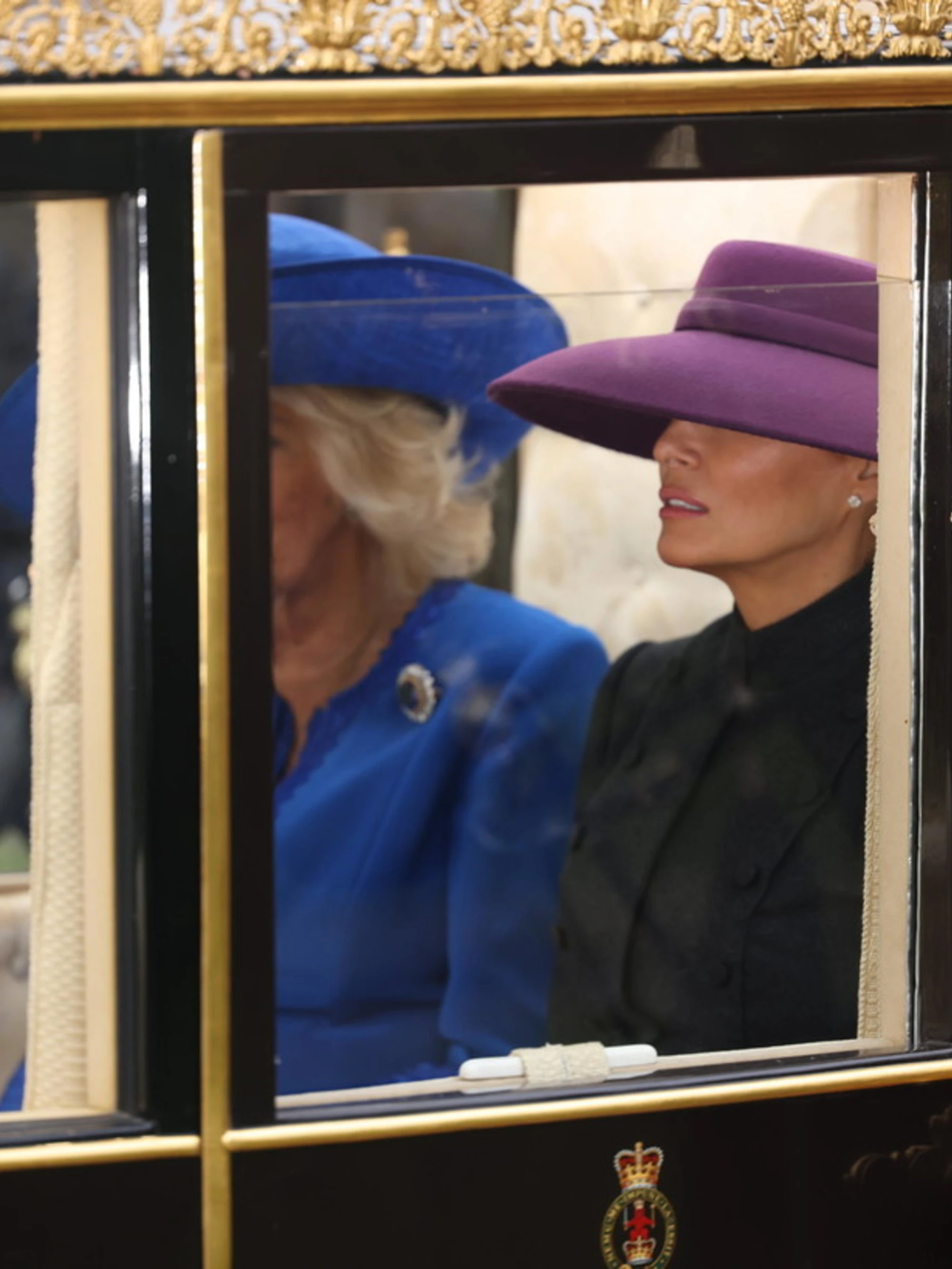 Melania Trump, l'ultimo delirio: "Cosa significa quel cappello"