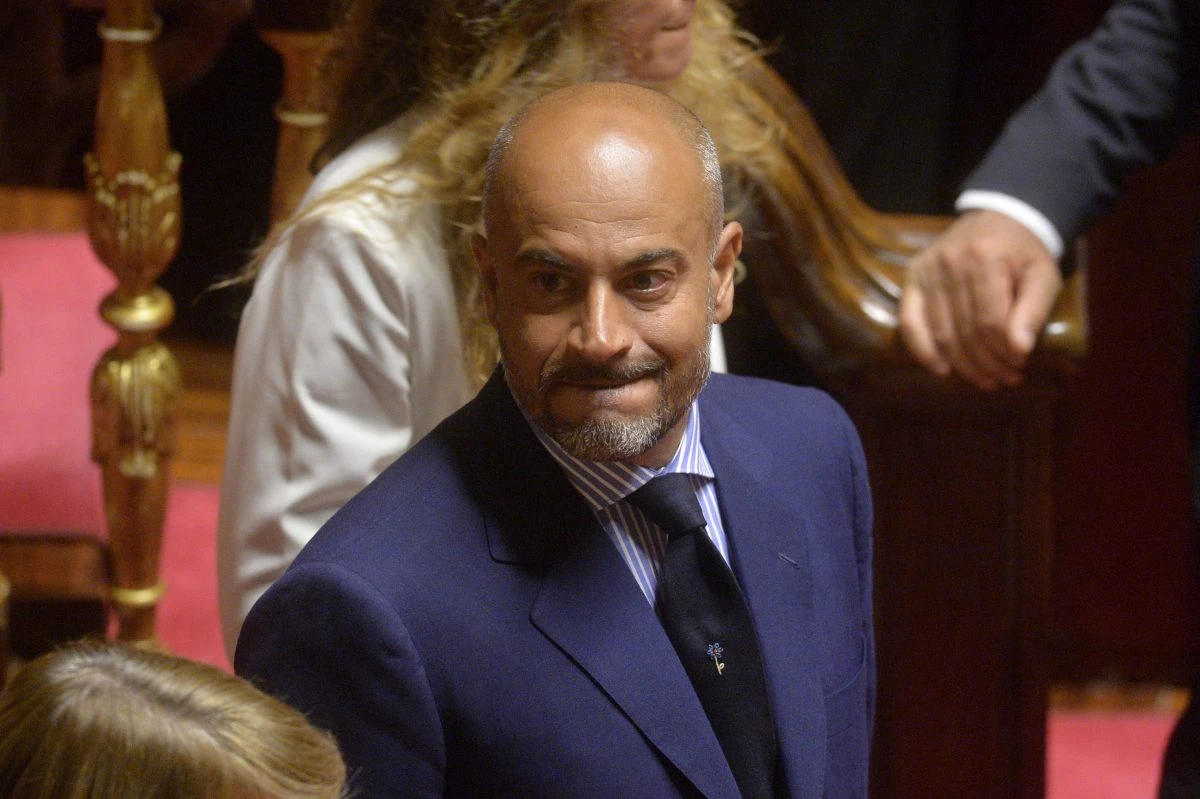 M5S, PARAGONE "DI MAIO FARÀ DI TUTTO PER TENERSI IL POTERE"