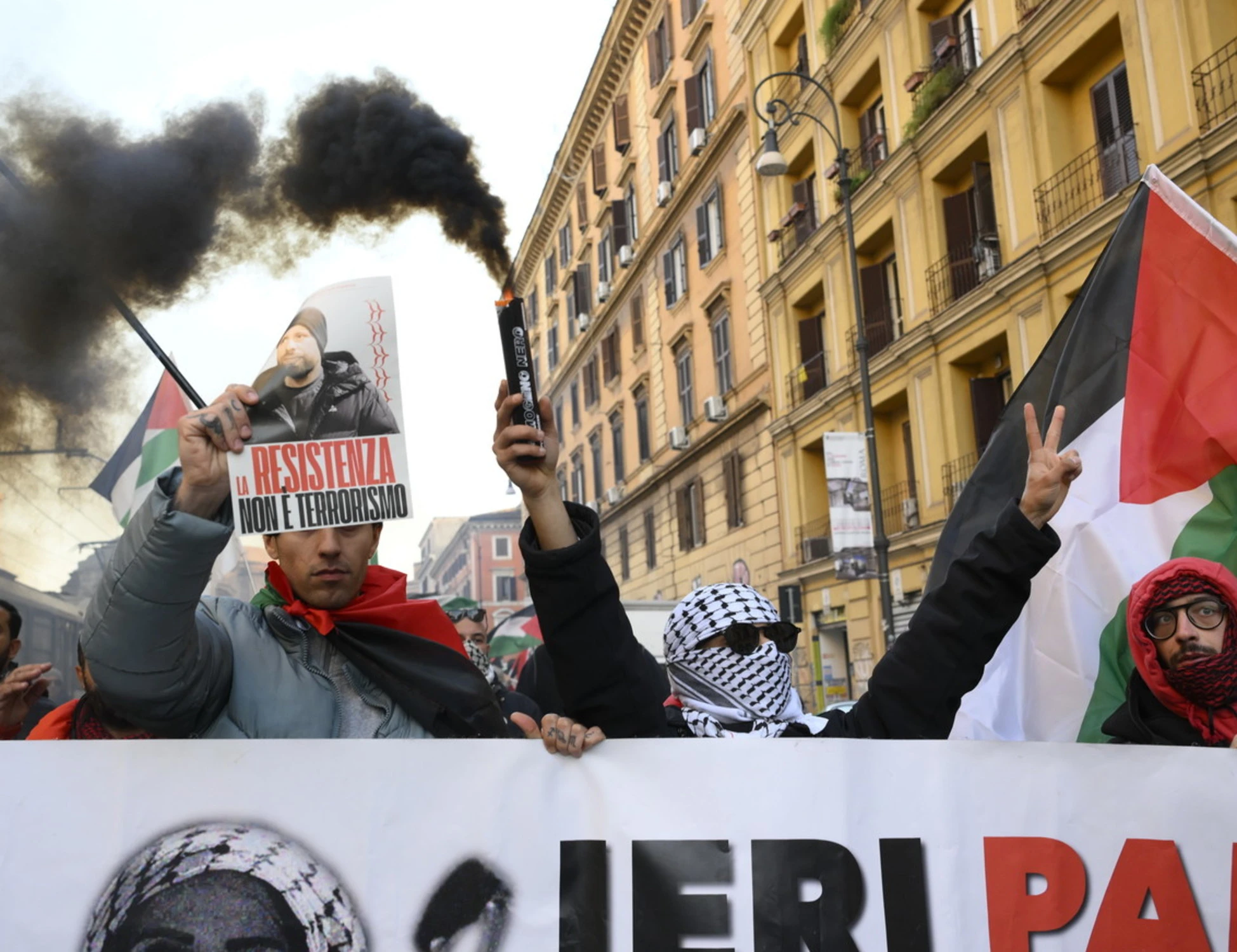 Abu Deiah inguaia la "rete italiana" filo-Hamas: tremano i pro-Pal