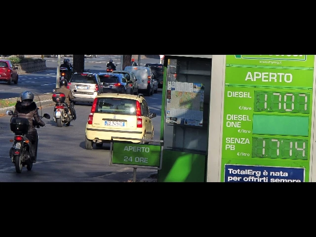 Benzina, cartello dei &quot;big&quot; per far aumentare i prezzi