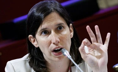 Elly Schlein cavalca l'attacco: vertice Pd e telefonata a Meloni