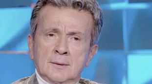 Putin rinuncia a Mosca? Ma... chi sono gli altri italiani che cantano per Putin