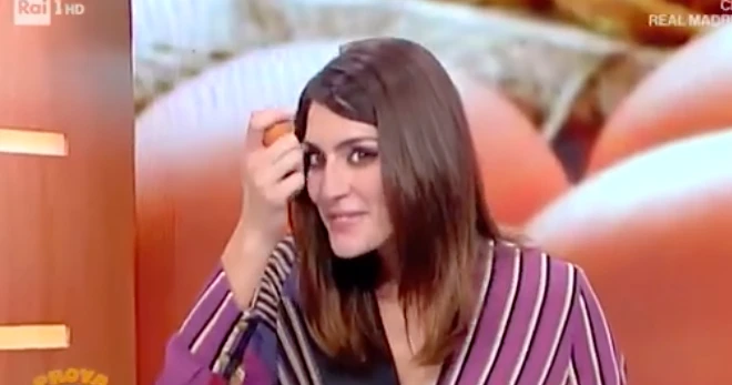 Elisa Isoardi contro Virginia Raggi: "A Roma gabbiani-condor come in Jurassic Park"