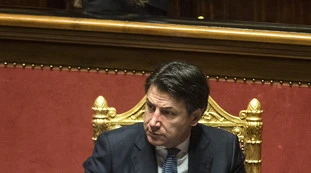 Giuseppe Conte, la gola profonda di Palazzo Chigi a Senaldi: "Molte misure economiche scritte male appositamente, così non danno soldi a chi ha bisogno"