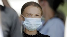 Greta Thunberg si smentisce da sola: "Non mi occupo mai di politica, ma votate per Biden"