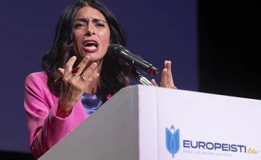 Pina Picierno e il caso dei finti arruolati a Spazio Pubblico: "Non ho mai aderito. Non utilizzi il mio nome"