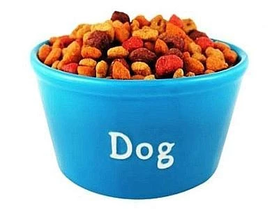 Animali, il cibo per cani si vende soprattitto se piace al padrone