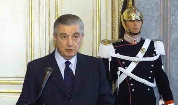 Due anni e mezzo di carcere all'ex segretario Gifuniper gli sprechi del Quirinale