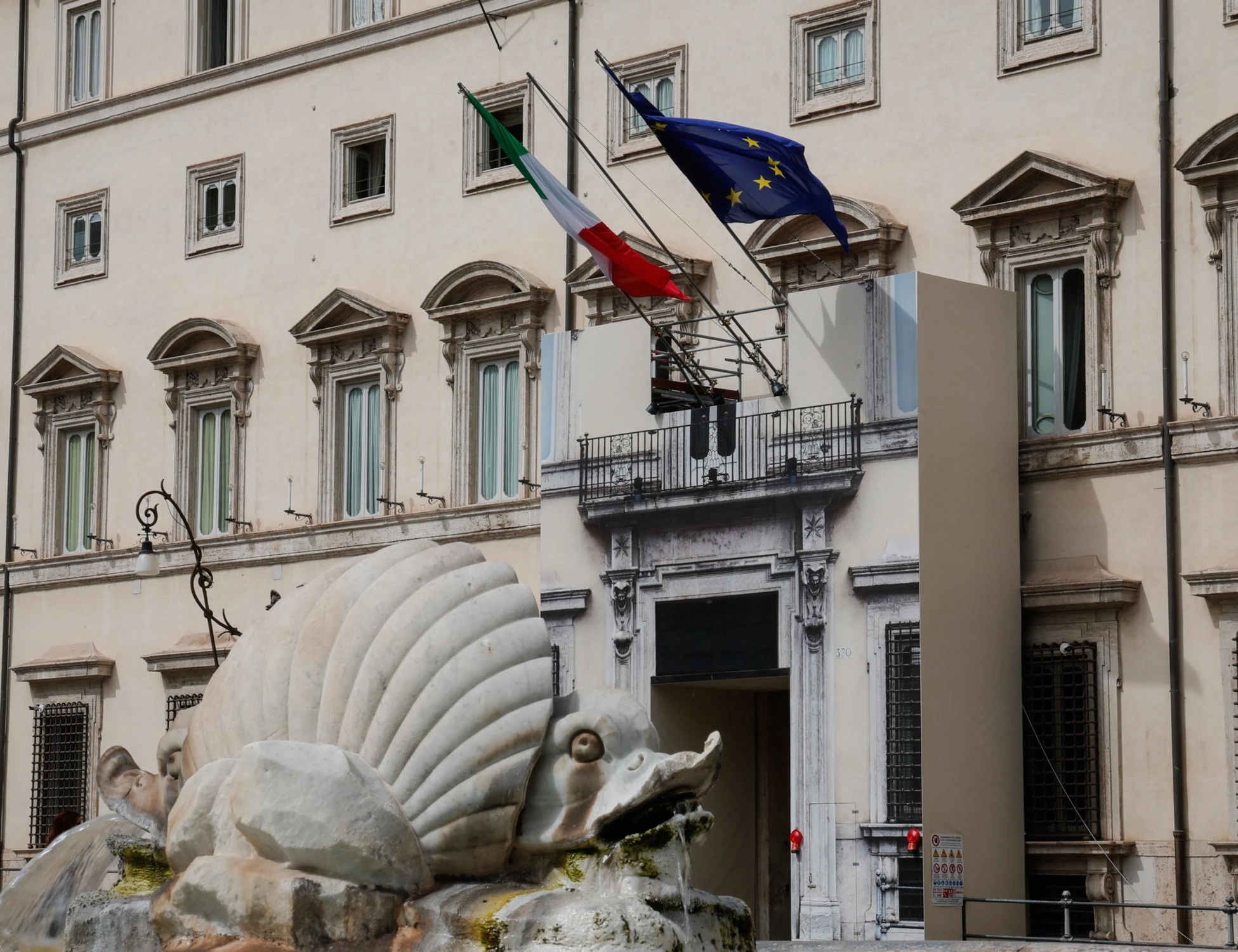Fine vita, il governo impugna la legge della Toscana: insorgono le opposizioni