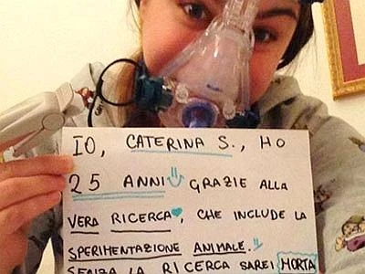 Giovane malata difende test animali: riceve auguri di morte su Facebook