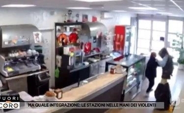 Fuori dal coro, Esther aggredita dall'immigrato: "Io stavolta mi difendo!"