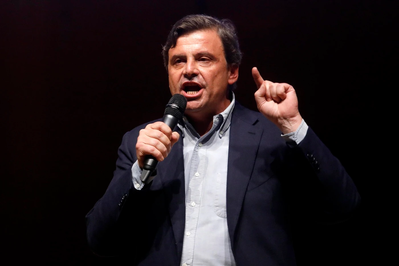 Carlo Calenda fa marcia indietro? Il messaggio a Zingaretti: "Ripensaci, apriamoli come le cozze"