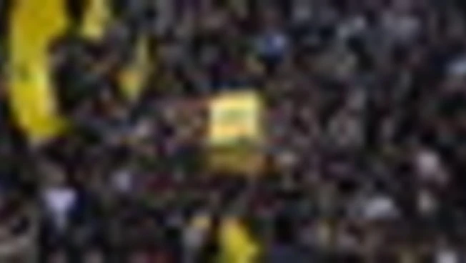 Hezbollah celebra a Beirut i funerali di massa di Tabatabai