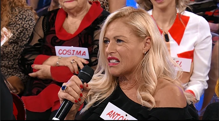 Uomini e Donne, Antonella umilia Gemma Galgani: la furia di Maria De Filippi