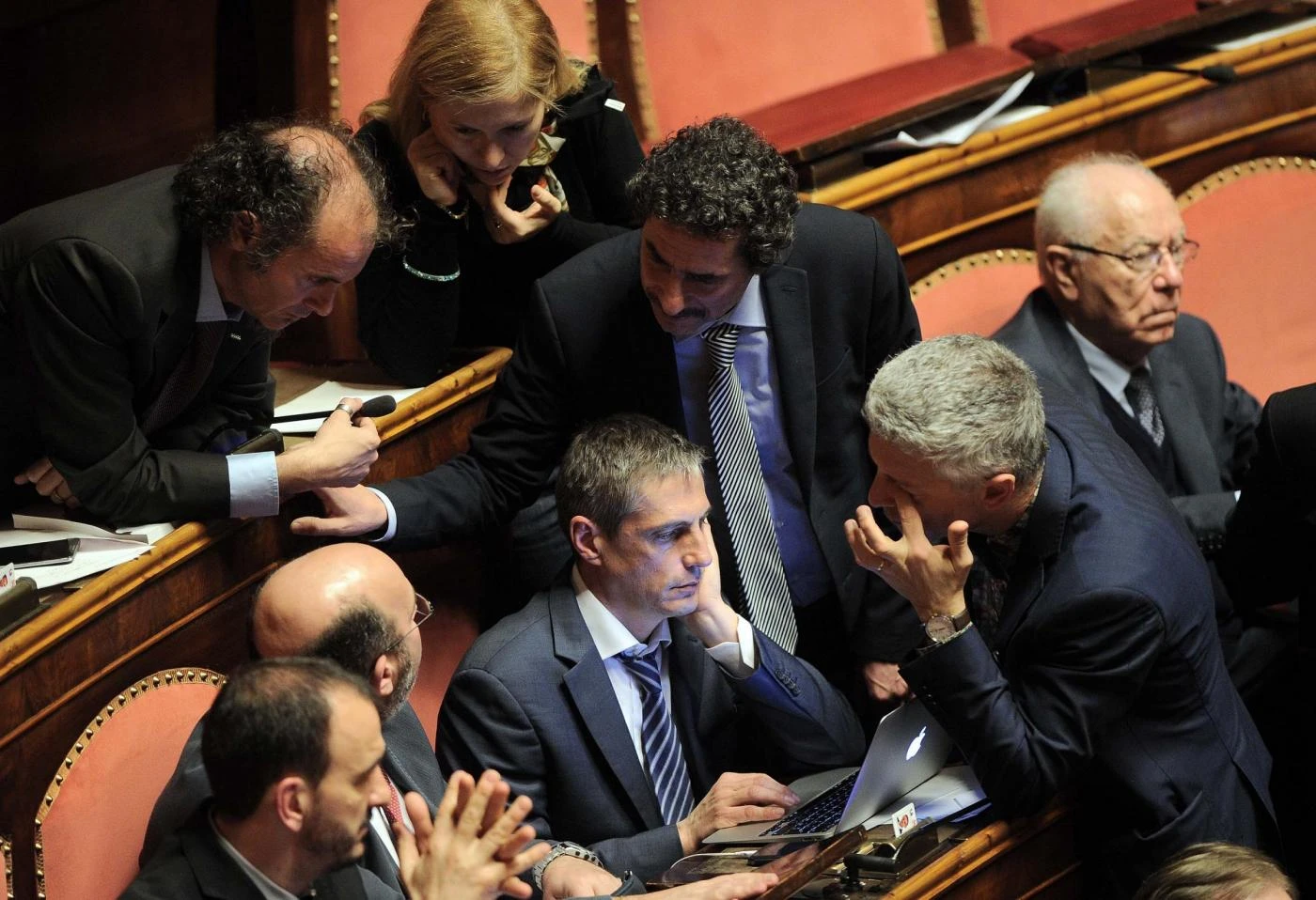 Matteo Salvini, la richiesta dei Cinque Stelle: "Si dimetta e basta o ha paura della poltrona?"