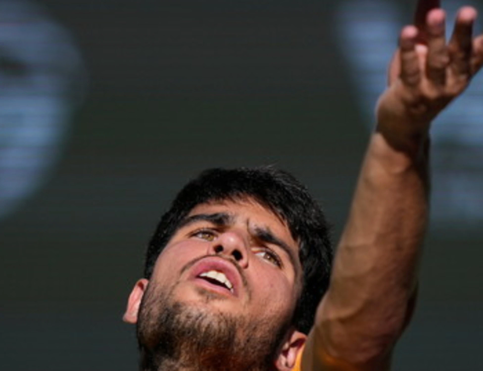 Carlos Alcaraz, problema al polso: si ritira dall'Atp di Barcellona, Sinner resta numero 1